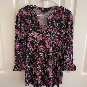 Floral print flare sleeve top with breast pockets